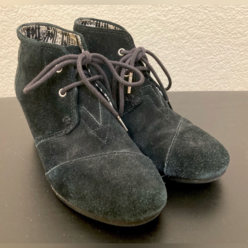 TOMS Black Suede Wedge Bootie Women’s Size 7